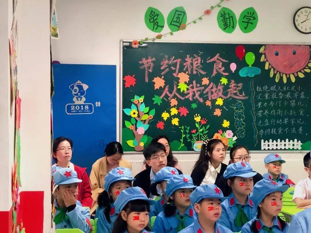 卡若区公安局开通“绿色通道”为学生办证